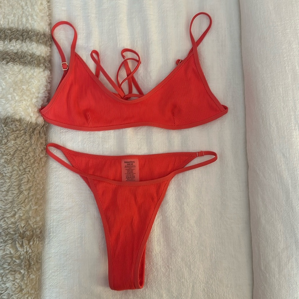 kulani kinis bathingsuit